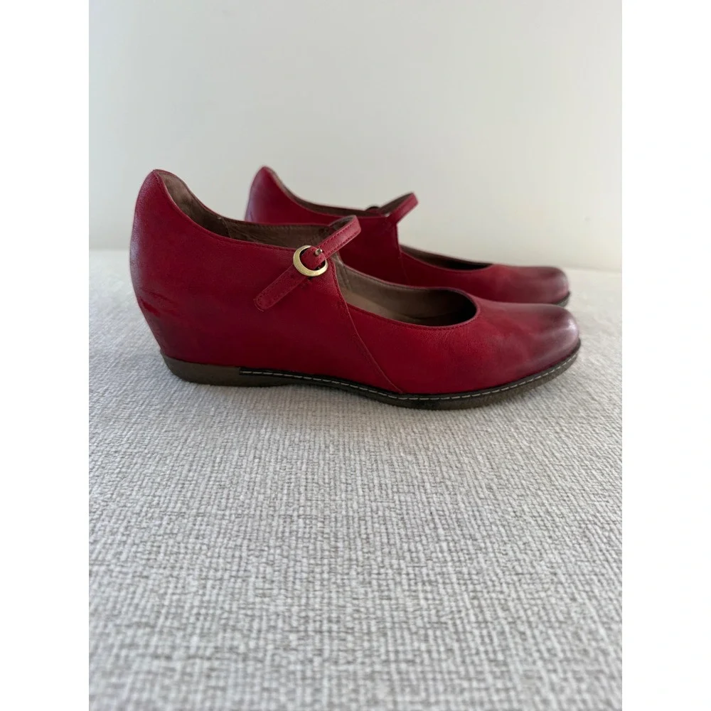 Dansko Red Loralie Nubuck Leather Mary Jane Wedge Womens 39 US 9 Buckle Comfort